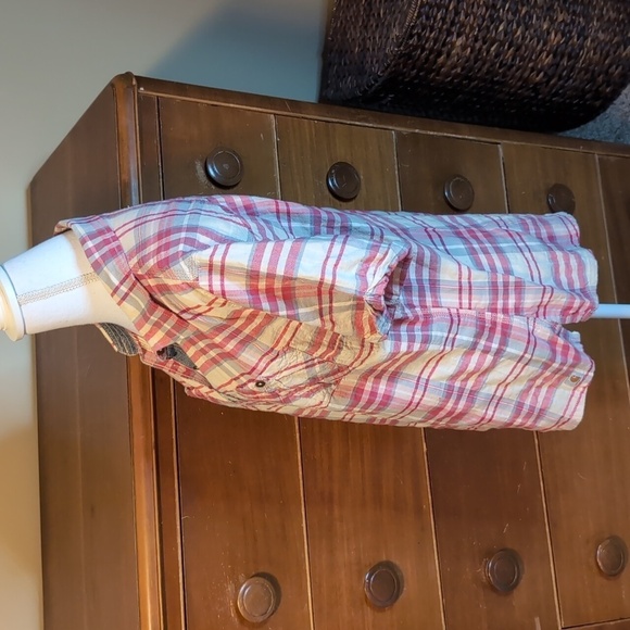 Carhartt Searsucker Plaid short sleeve button down - Picture 6 of 11